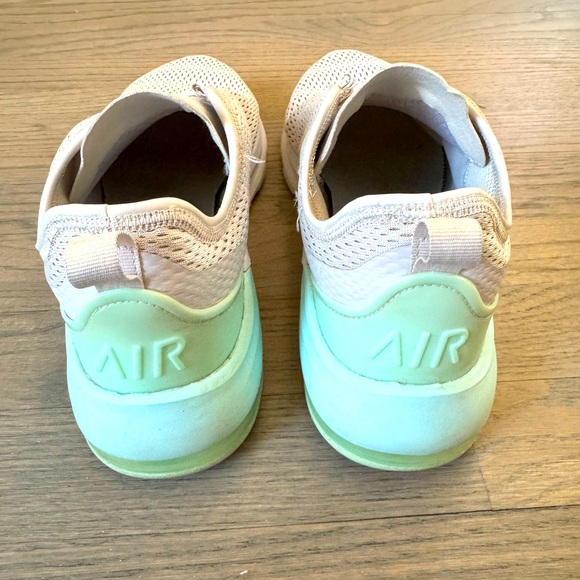 Nike women’s air max motion sneakers - Picture 2 of 6